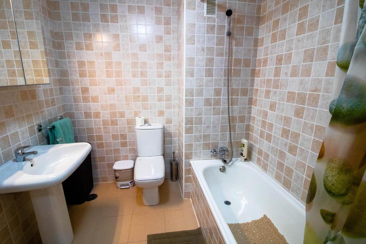 And Spacious With Underground Parking In Lovely Urbanisation With Pools And Jacuzzis. Leilighet